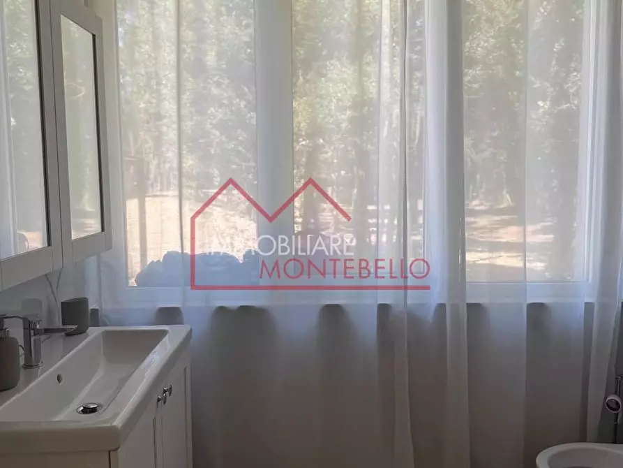 Immagine 11 di Villa in vendita  a Pietrasanta