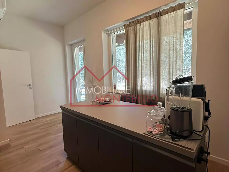 Immagine 14 di Villa in vendita  a Pietrasanta
