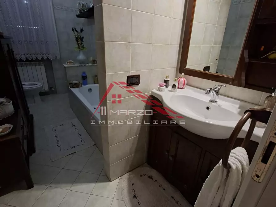 Immagine 9 di Villa in vendita  a Cascina