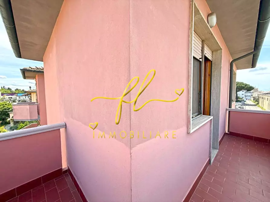 Immagine 11 di Appartamento in vendita  a Cecina