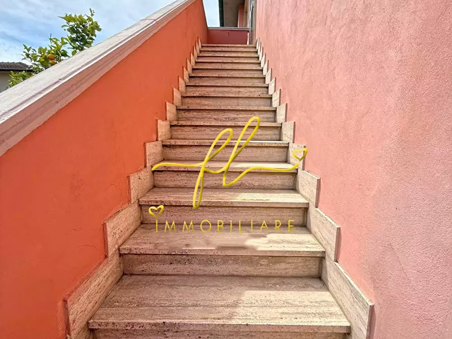 Immagine 2 di Appartamento in vendita  a Cecina