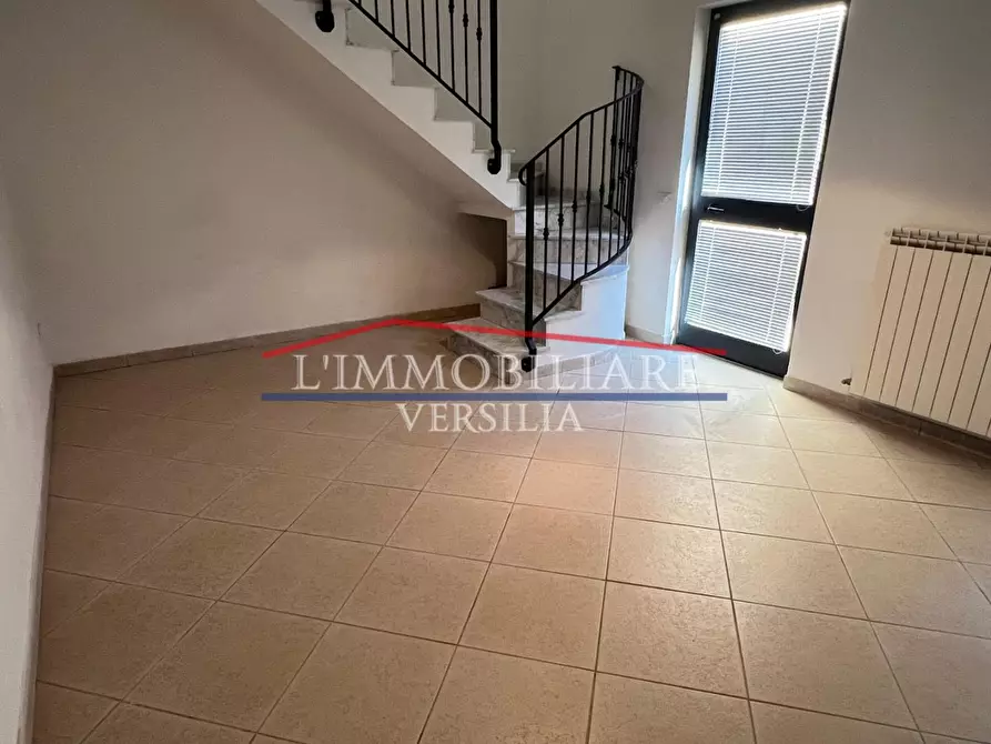 Immagine 3 di Appartamento in vendita  a Massa