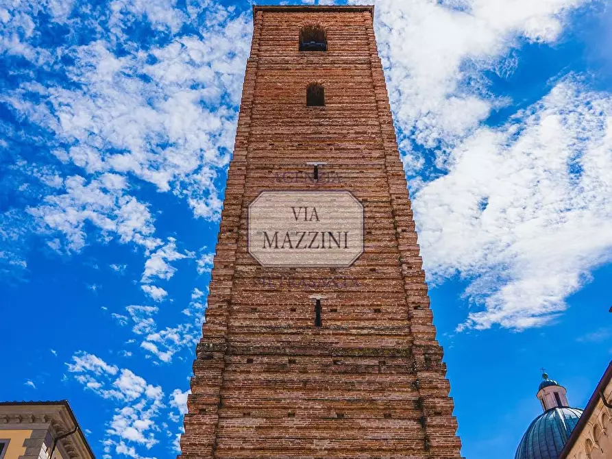 Immagine 10 di Villa in vendita  a Pietrasanta