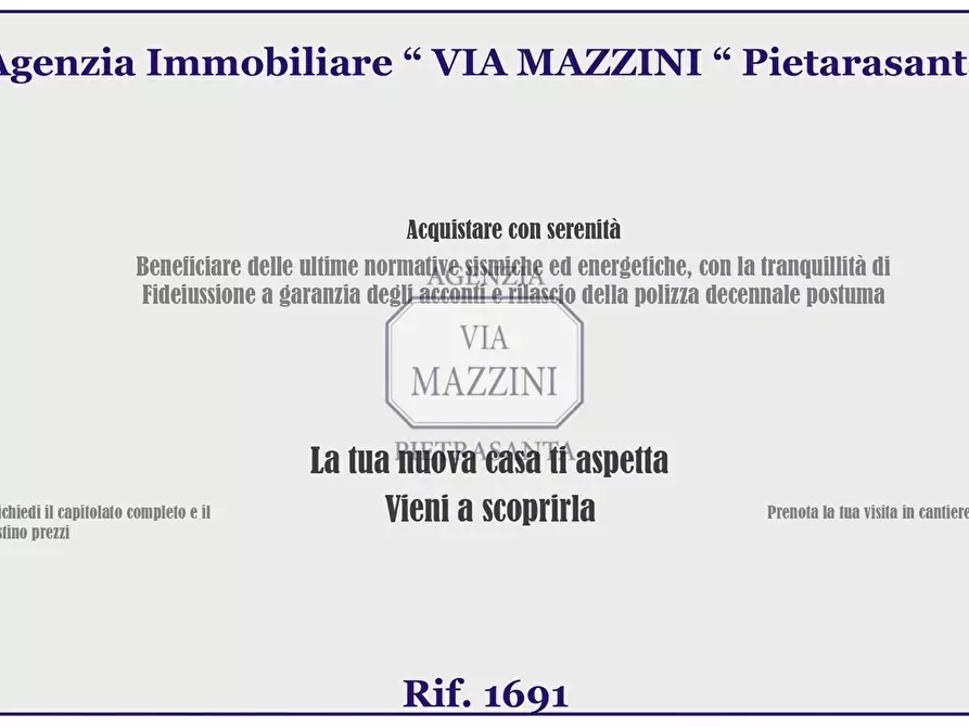 Immagine 9 di Villa in vendita  a Pietrasanta