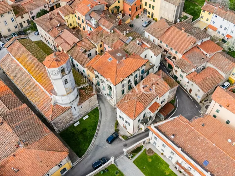 Immagine 2 di Appartamento in vendita  a Lucca