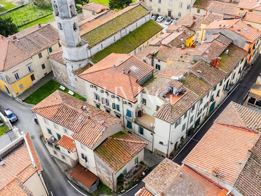 Immagine 36 di Appartamento in vendita  a Lucca