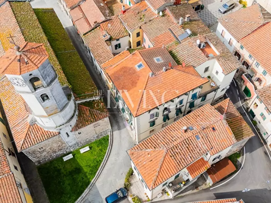 Immagine 33 di Appartamento in vendita  a Lucca