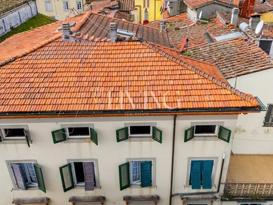 Immagine 31 di Appartamento in vendita  a Lucca