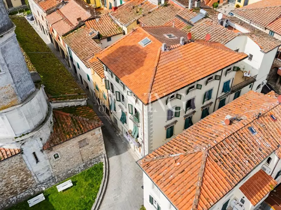 Immagine 34 di Appartamento in vendita  a Lucca