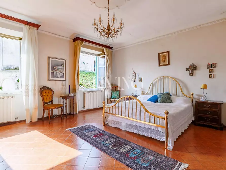 Immagine 15 di Appartamento in vendita  a Lucca