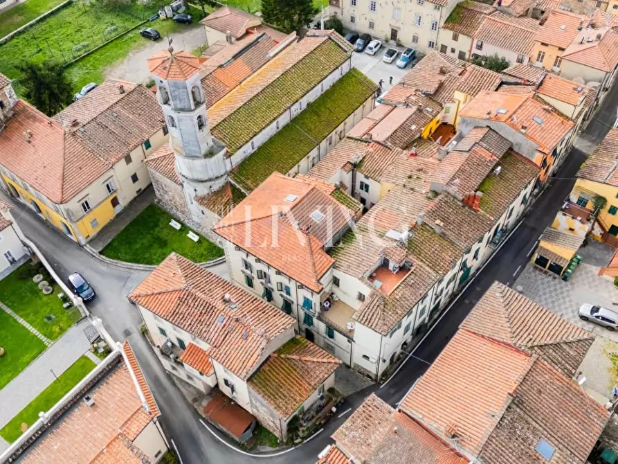 Immagine 35 di Appartamento in vendita  a Lucca