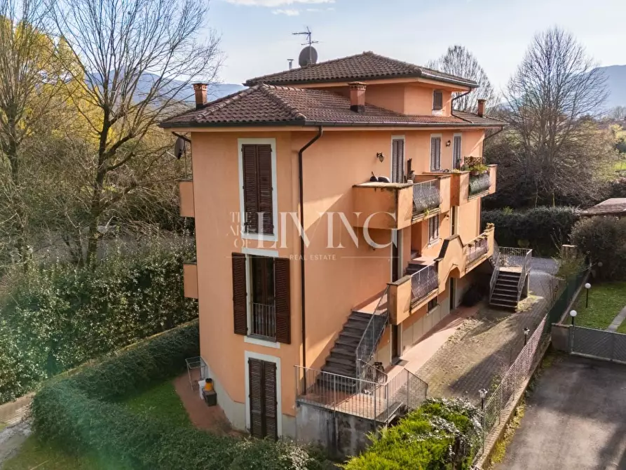 Immagine 20 di Appartamento in vendita  a Lucca