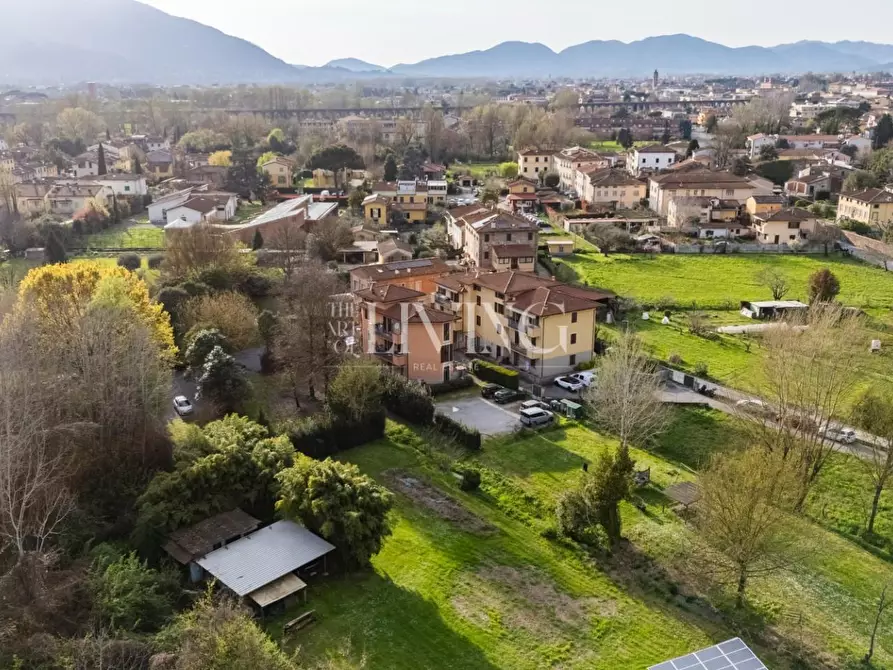 Immagine 23 di Appartamento in vendita  a Lucca