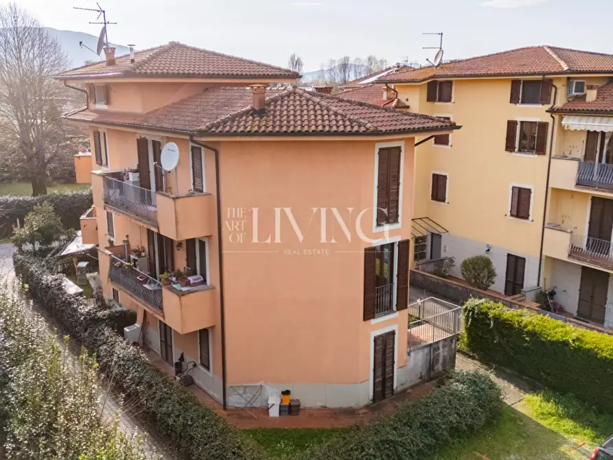 Immagine 22 di Appartamento in vendita  a Lucca