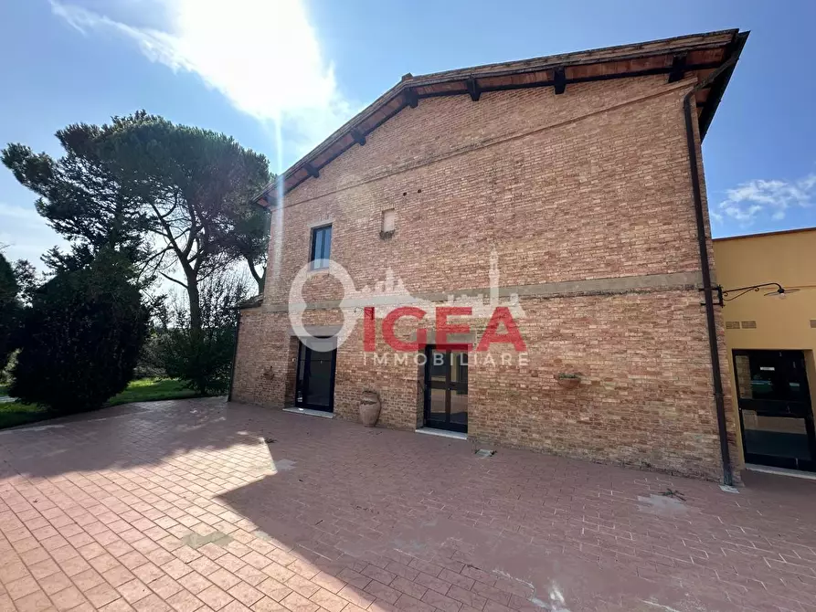 Immagine 58 di Albergo/B&B/Residence in vendita  a Montalcino