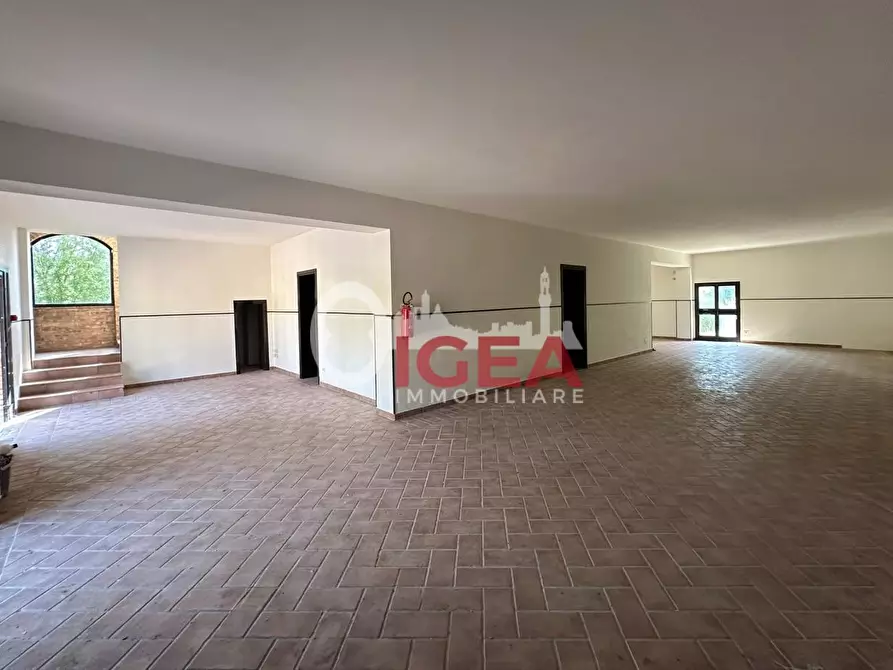 Immagine 35 di Albergo/B&B/Residence in vendita  a Montalcino