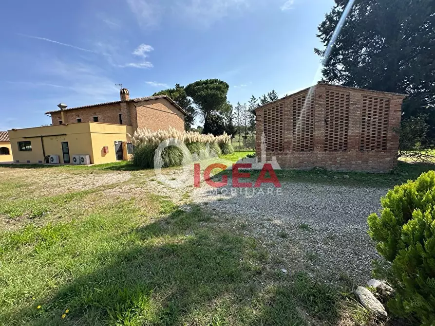 Immagine 74 di Albergo/B&B/Residence in vendita  a Montalcino
