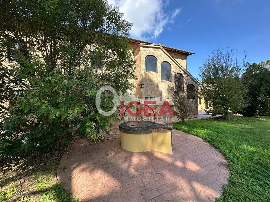 Immagine 13 di Albergo/B&B/Residence in vendita  a Montalcino