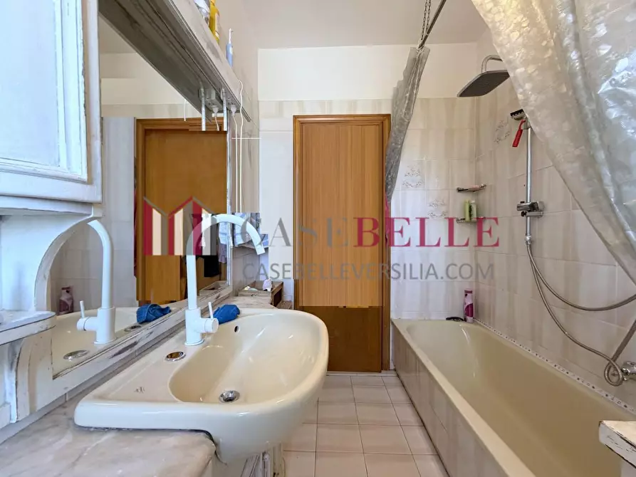 Immagine 50 di Casa bifamiliare in vendita  a Camaiore