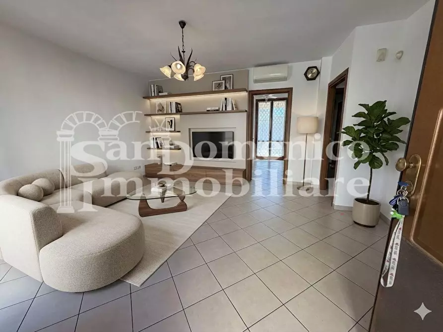 Immagine 1 di Villetta a schiera in vendita  a Cascina