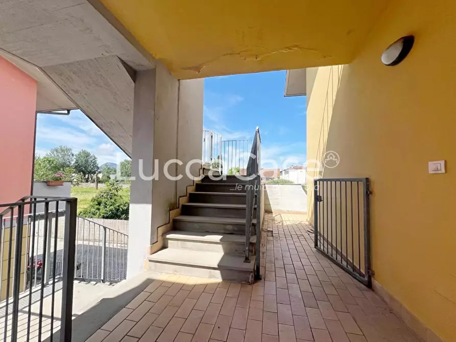 Immagine 6 di Appartamento in vendita  a Lucca