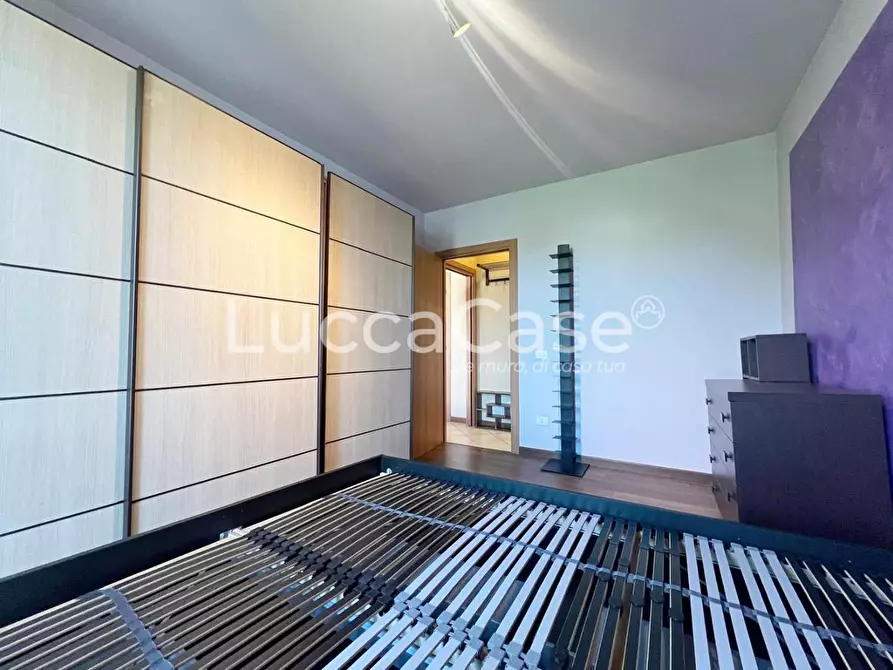 Immagine 11 di Appartamento in vendita  a Lucca
