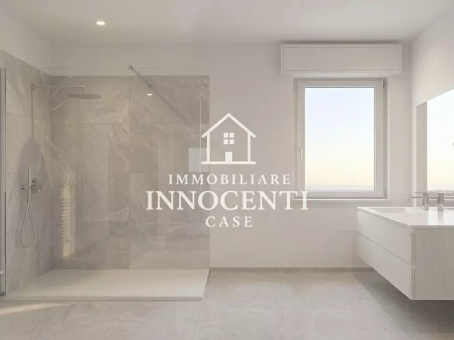 Immagine 2 di Appartamento in vendita  a Massa