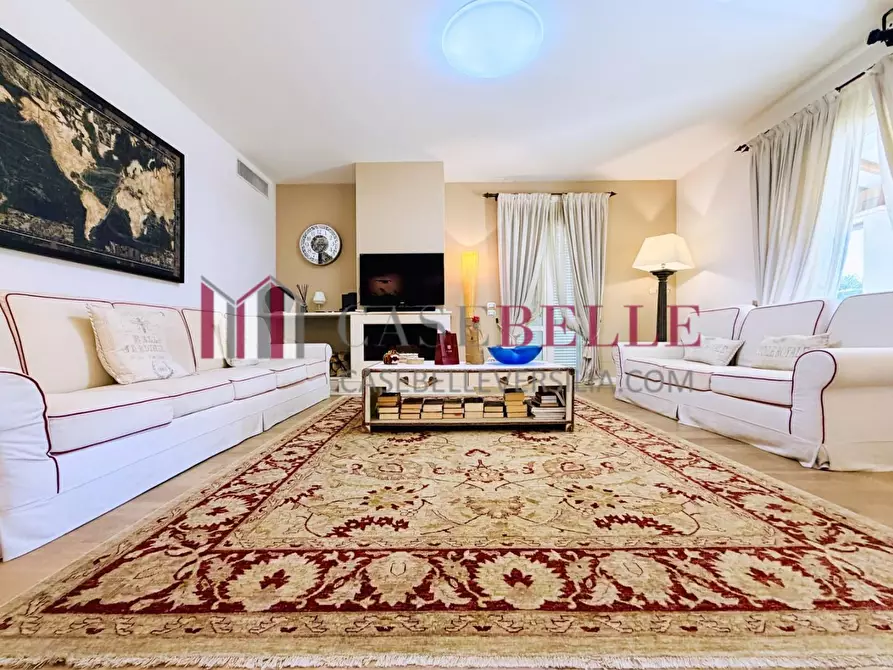 Immagine 2 di Villa in affitto  a Forte Dei Marmi