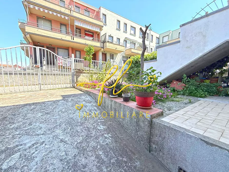 Immagine 11 di Appartamento in vendita  a Cecina