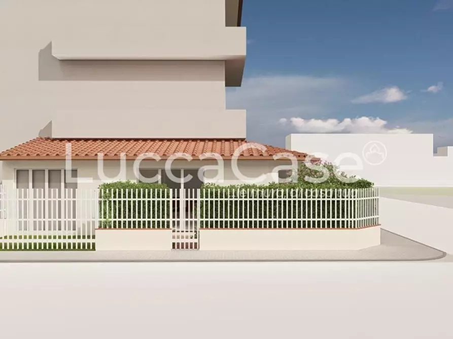 Immagine 2 di Appartamento in vendita  a Camaiore