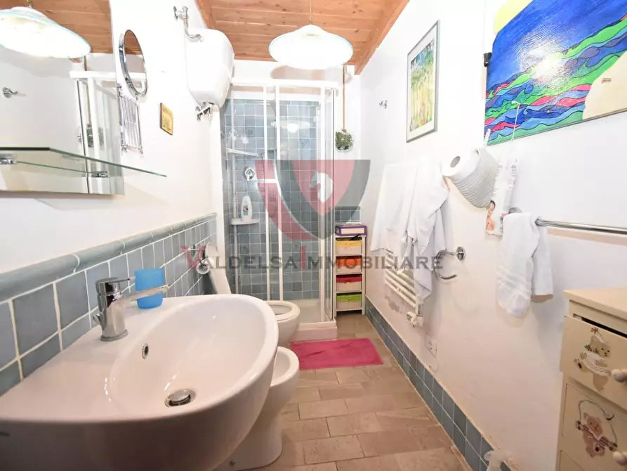 Immagine 18 di Casa indipendente in vendita  a Colle Di Val D'elsa