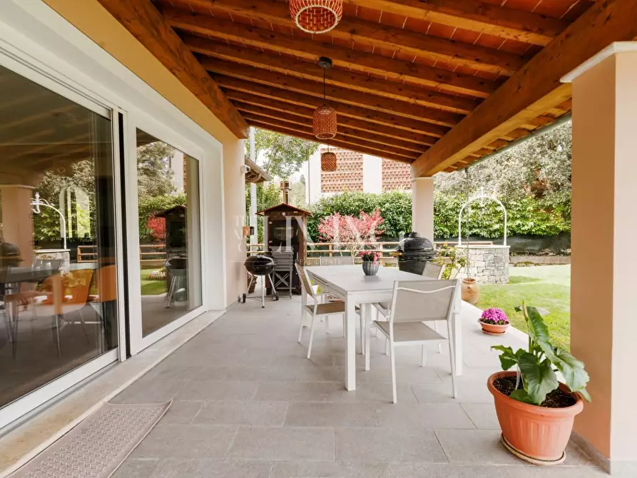 Immagine 47 di Villa in vendita  a Capannori