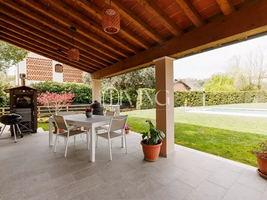 Immagine 46 di Villa in vendita  a Capannori