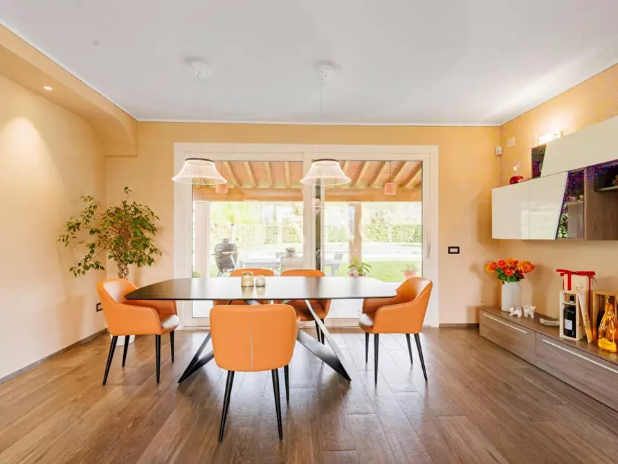 Immagine 15 di Villa in vendita  a Capannori