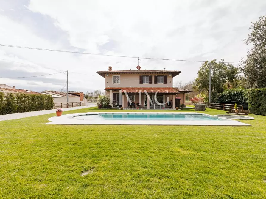 Immagine 43 di Villa in vendita  a Capannori