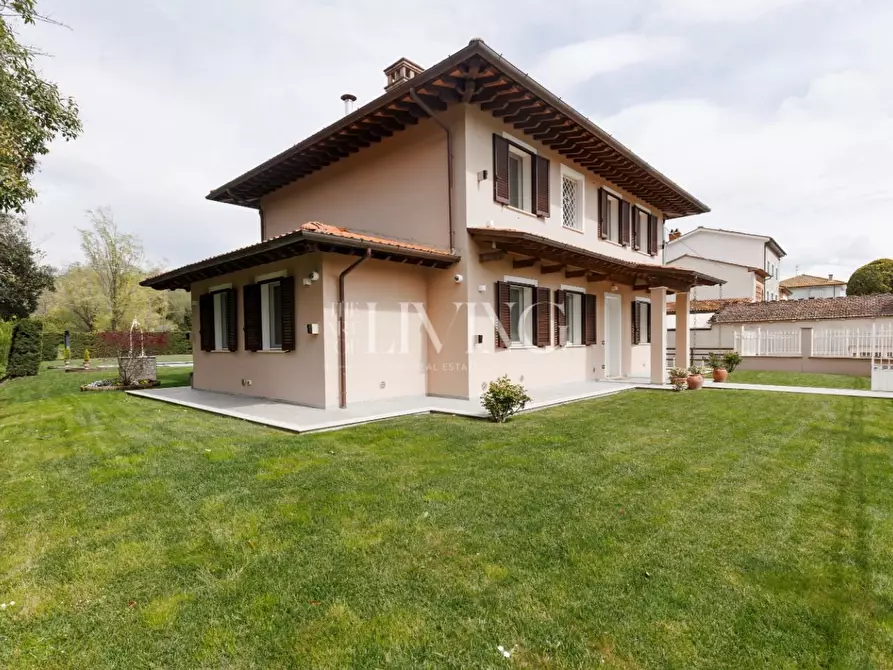 Immagine 38 di Villa in vendita  a Capannori