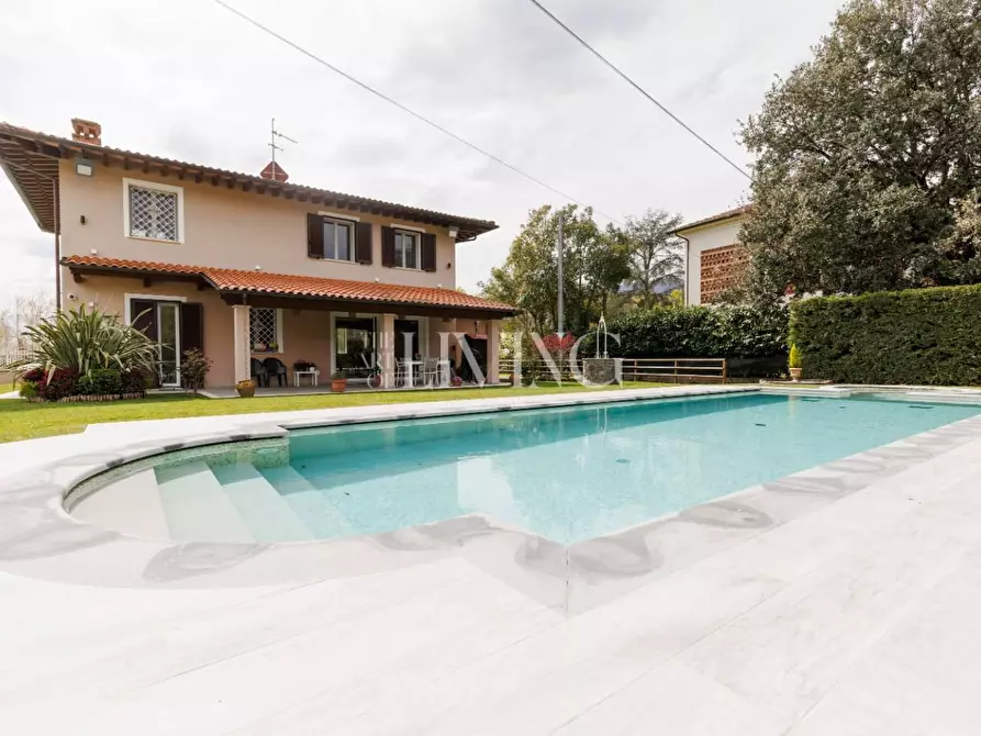 Immagine 44 di Villa in vendita  a Capannori