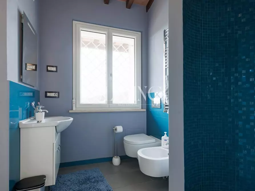 Immagine 35 di Villa in vendita  a Capannori