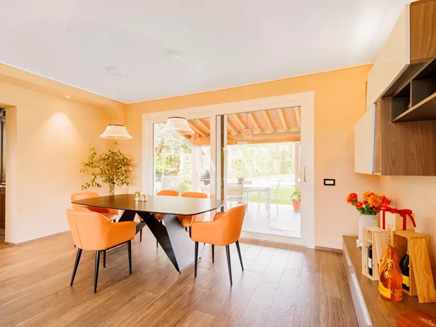 Immagine 10 di Villa in vendita  a Capannori