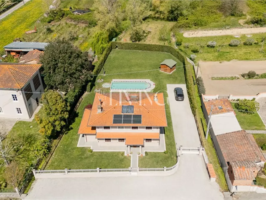 Immagine 52 di Villa in vendita  a Capannori