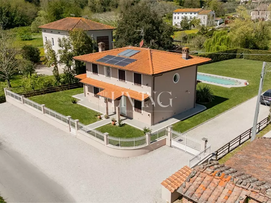 Immagine 1 di Villa in vendita  a Capannori