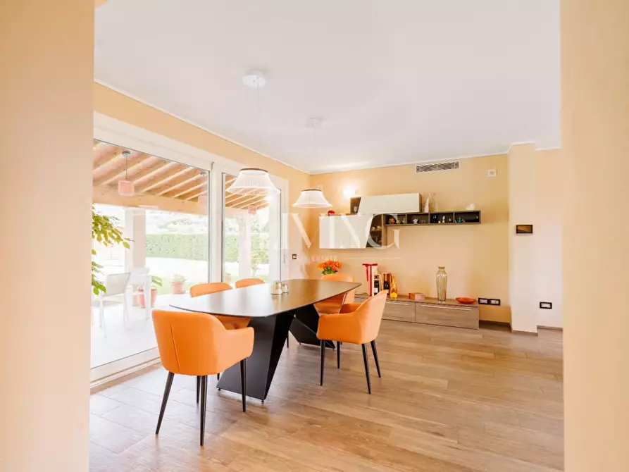 Immagine 7 di Villa in vendita  a Capannori