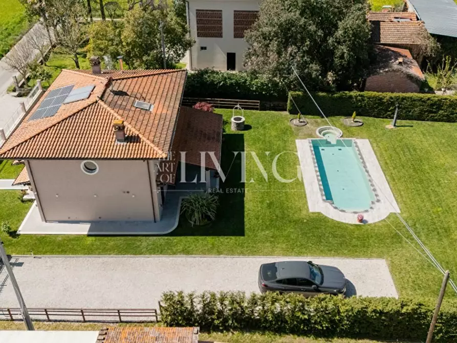 Immagine 53 di Villa in vendita  a Capannori