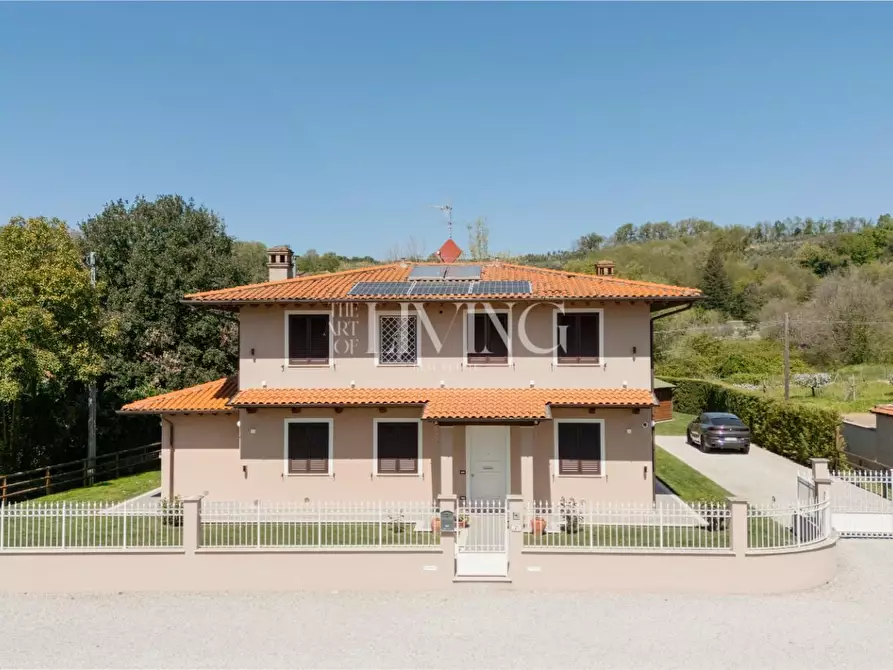 Immagine 51 di Villa in vendita  a Capannori