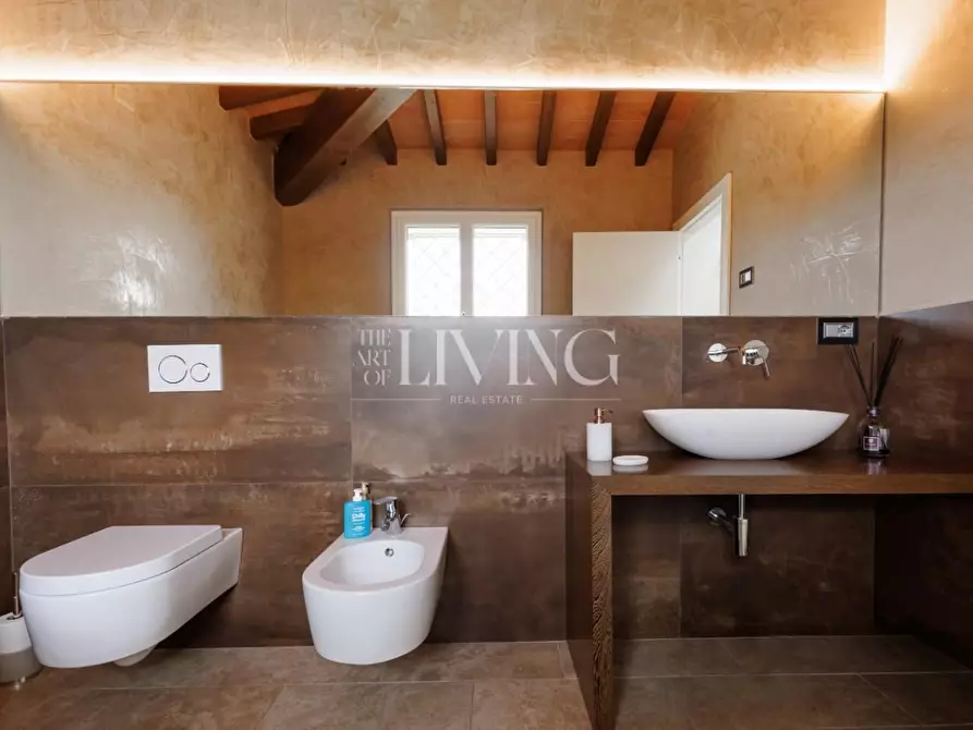 Immagine 28 di Villa in vendita  a Capannori