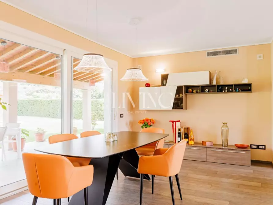 Immagine 8 di Villa in vendita  a Capannori