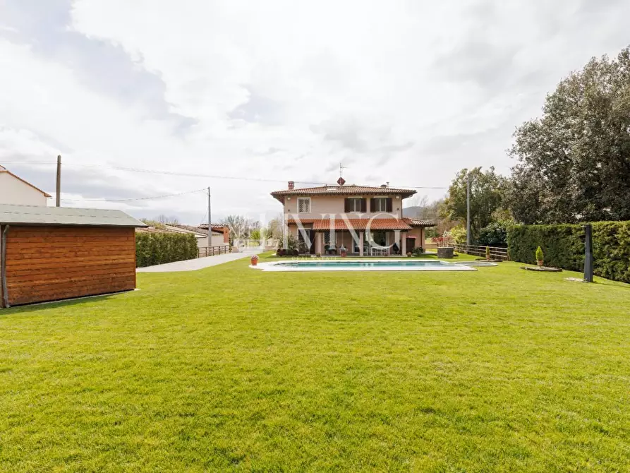 Immagine 42 di Villa in vendita  a Capannori