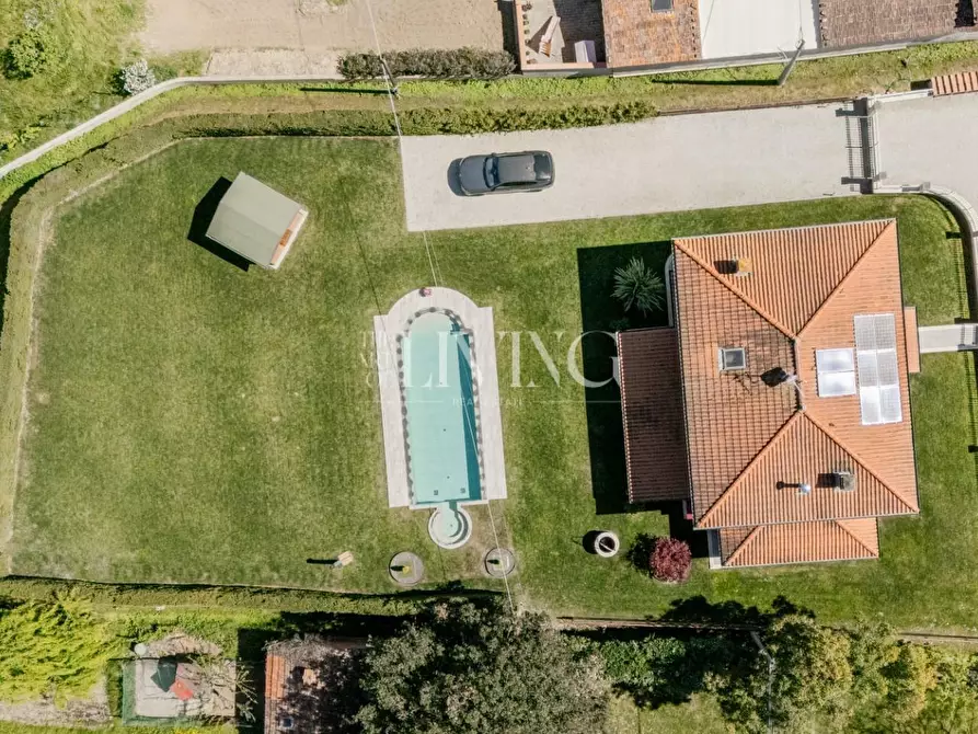 Immagine 2 di Villa in vendita  a Capannori