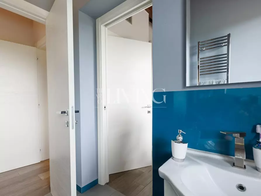 Immagine 37 di Villa in vendita  a Capannori