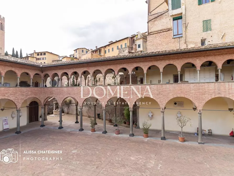 Immagine 19 di Appartamento in vendita  a Siena